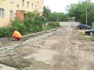 О том как продвигается ремонт дороги и тротуара во дворе…