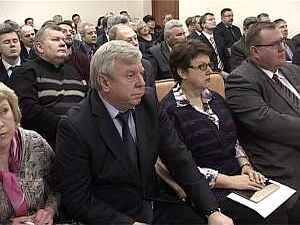 Как и всегда по понедельникам в здании районной…