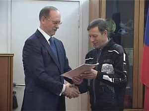 В.Ф. Демин  вручил ключи от квартир военнослужащим…