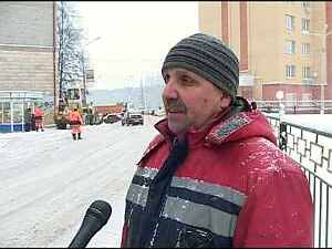 А снег, по которому в декабре уже успели соскучится, всё…