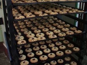 Запах тёплой булочки напоминает о детстве. Потому что на…