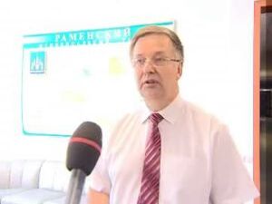 Уважаемые телезрители, а сейчас прослушайте важную…