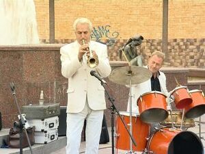 За окнами – конец сентября, а у комитета по культуре и…