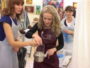 Батик – искусство ручной росписи по ткани, впервые был…