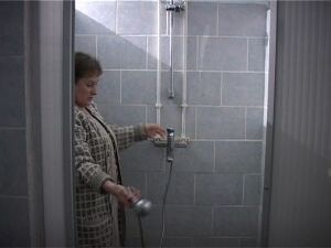 Обычно проблема протекающей кровли приходится на осенне…