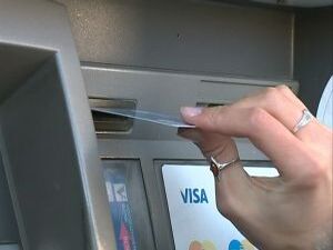 Пользуясь банкоматами,  мы должны помнить о ряде правил…