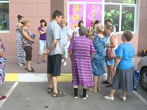 Жители частного сектора зачастую выбрасывают мусор в…