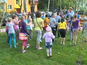 Разукрашенные дома, удобные тротуары из плитки и…