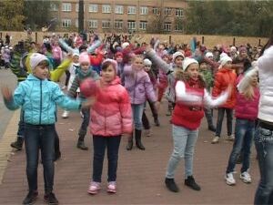 В День учителя педагогов  поздравляли по разному…