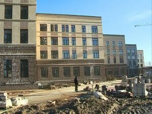 Строительство новой школы на северном шоссе идет полным…