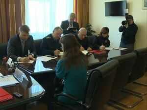 Сегодня в администрации было много народу, жители…