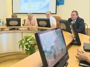 Как всегда по понедельникам в здании администрации…