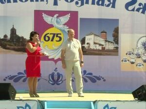 9 августа на площади поселка Комбината Стройматериалов…