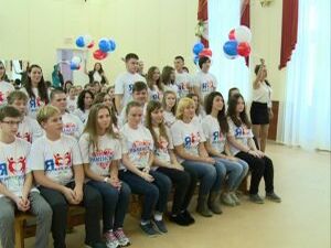 Ребята, которые собрались в оздоровительном лагере…