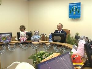По уже сложившемуся обычаю в администрации в начале года…