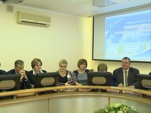 Сегодня, как и обычно по понедельникам, в здании…