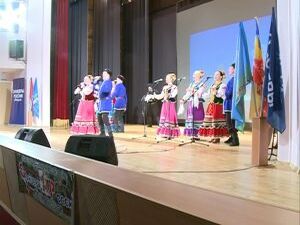 Десятки колонн с гуманитарной помощью регулярно…