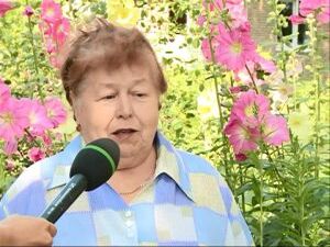 Благоустраивать клумбы возле своего подъезда помогает…