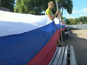 С 12 июня Российский флаг путешествует по городам и…