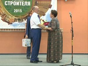 Изо дня в день они не расстаются с молотками…