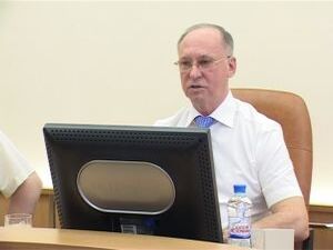 Представители местных средств массовой информации вновь…