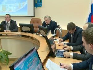 Сегодня, как и всегда по понедельникам, в здании…