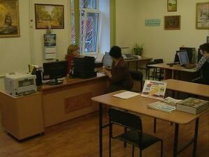 В целях сокращения очередей в регистратуру поликлиник и…