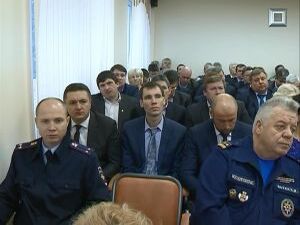 Утро понедельника в  администрации  начинается с…