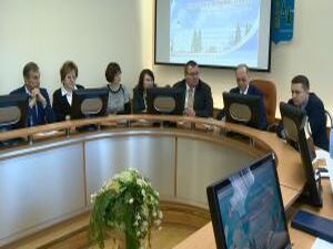 Утро понедельника традиционно начинается с оперативного…