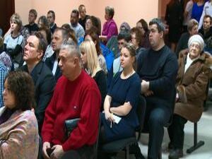 Мы продолжаем показ сюжетов об отчетах глав городских и…