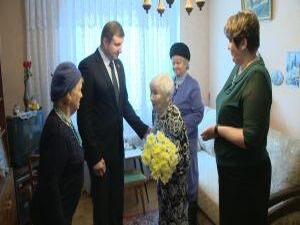 Сегодня, заслуженному человеку,Ветерану войны, Валентине…