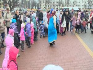 На площади Молодежи в субботу провожали зиму…