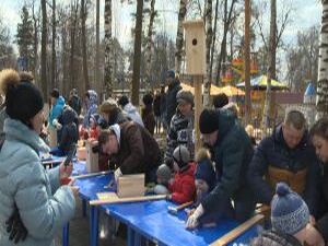 Третьего апреля в городском парке был слышен стук. Но…