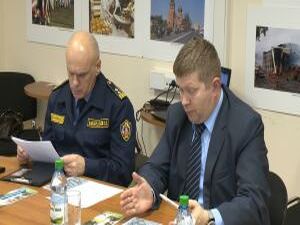 Машины на тротуарах. Машины во дворах. Машины на…