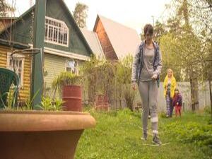 Ирина Тарасова живет на тихой улочке в Быкове. Год назад…