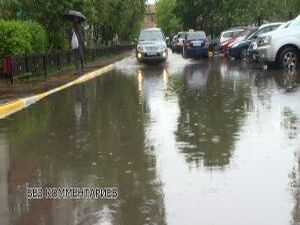 В связи с проливными дождями в городе обострились…