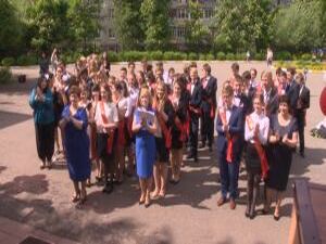 Сегодня по всей стране в школах  отзвенели последние…