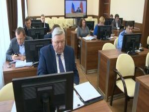 Работникам бюджетных сфер повышают зарплату. Для 12…