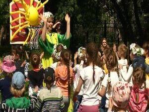 Ежегодно, в начале лета, в детском саду №77 проходит…