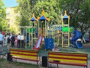 Две новые детские площадки открыли районе Холодово.