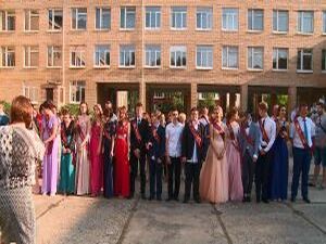 в 21 школе в понедельник прошёл выпускной вечер , в этом…