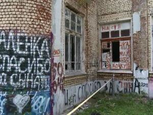 Здание старого, сгоревшего родильного дома уже несколько…