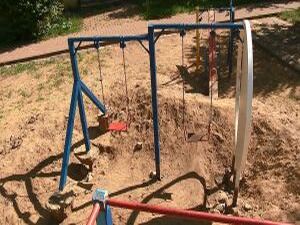 На улице Чугунова во дворе дома №30 решили произвести…