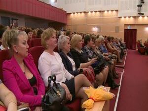 К учителям всегда много требований. Они должны обладать…