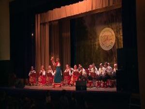 Она может заставить плакать и смеяться. Она открывает…