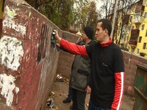 Телефонные номера «смерти» появляются на фасадах домов и…