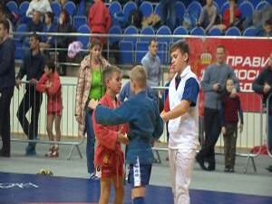 На этом дне рождении запрещено: бросать противника на…