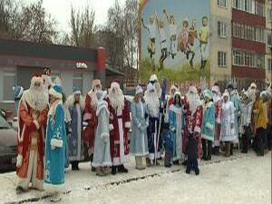 Он любит дарить подарки.  И всегда старается исполнить…