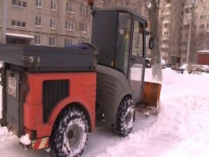 Как и когда должны чистить снег во дворах, довольны ли…