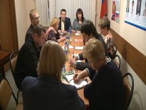 Очистка внутридворовых территорий от снега продолжает…